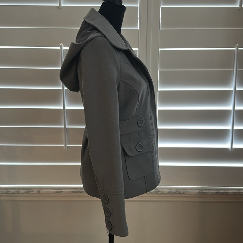 Gray Coat - Picture 4 of 6